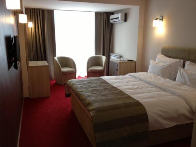 City Hotel & Lounge Σλάτινα Εξωτερικό φωτογραφία