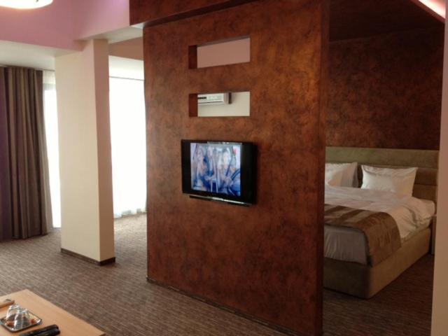 City Hotel & Lounge Σλάτινα Εξωτερικό φωτογραφία