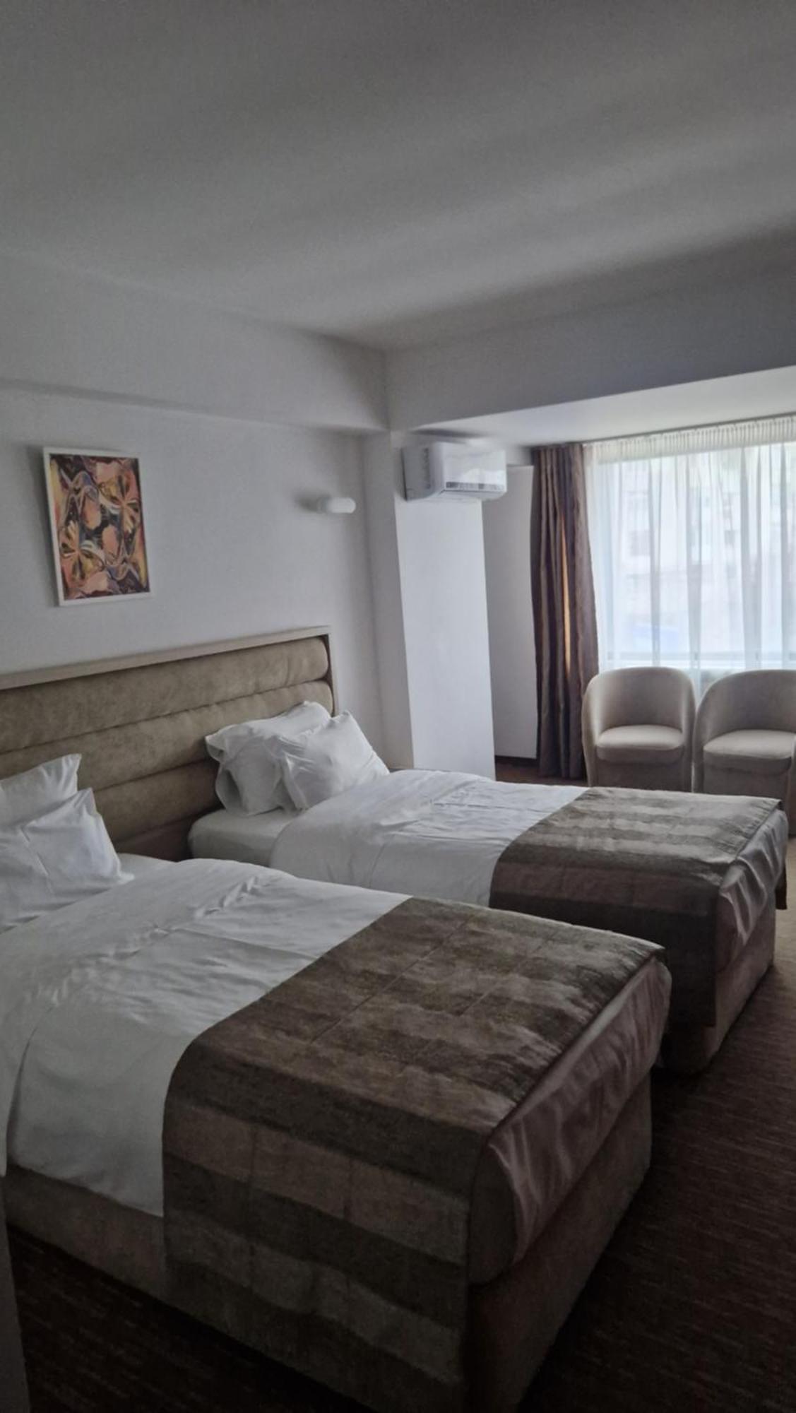 City Hotel & Lounge Σλάτινα Εξωτερικό φωτογραφία