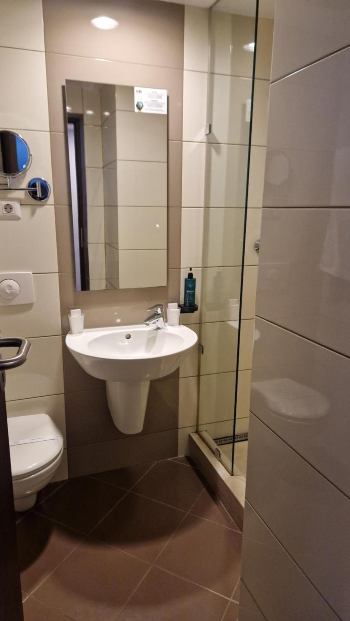 City Hotel & Lounge Σλάτινα Εξωτερικό φωτογραφία