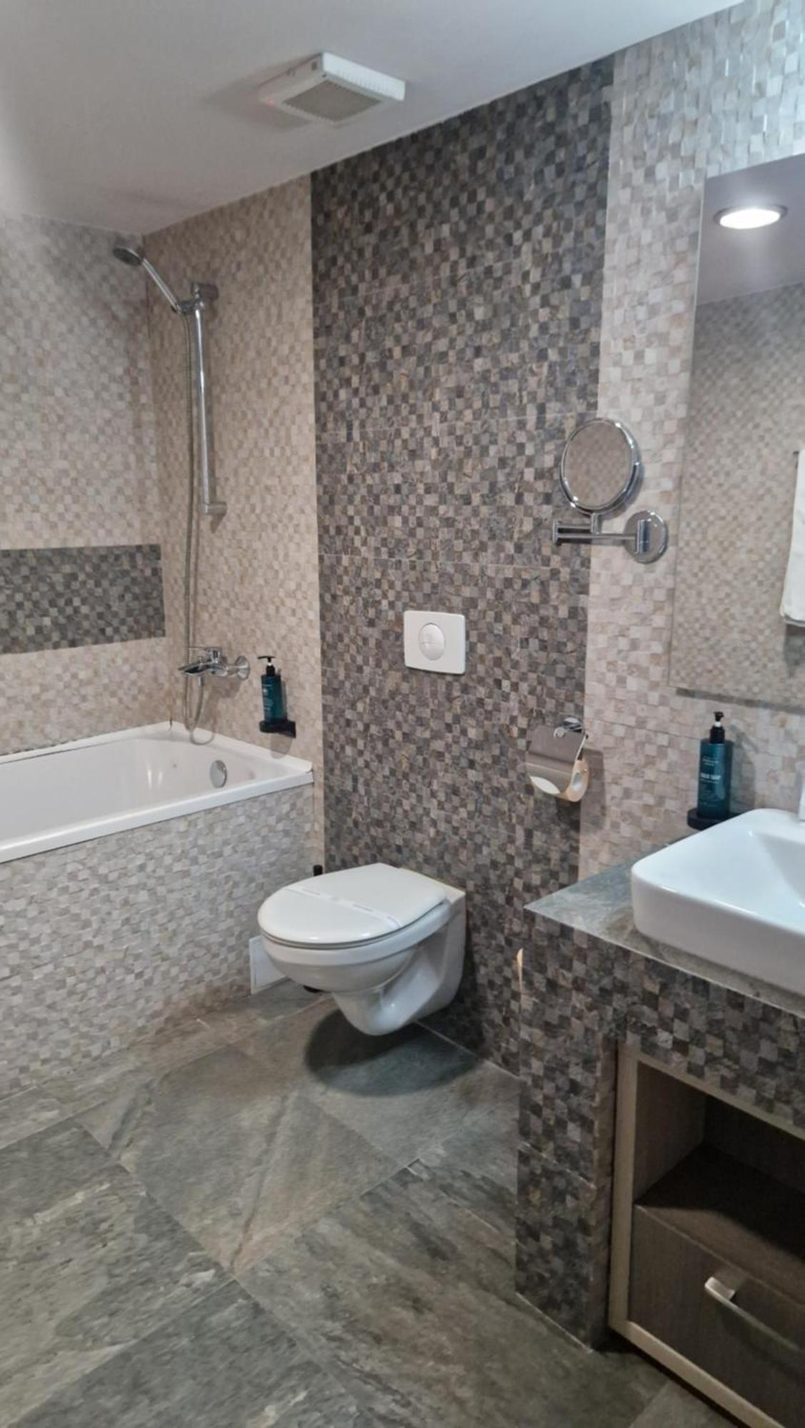 City Hotel & Lounge Σλάτινα Εξωτερικό φωτογραφία