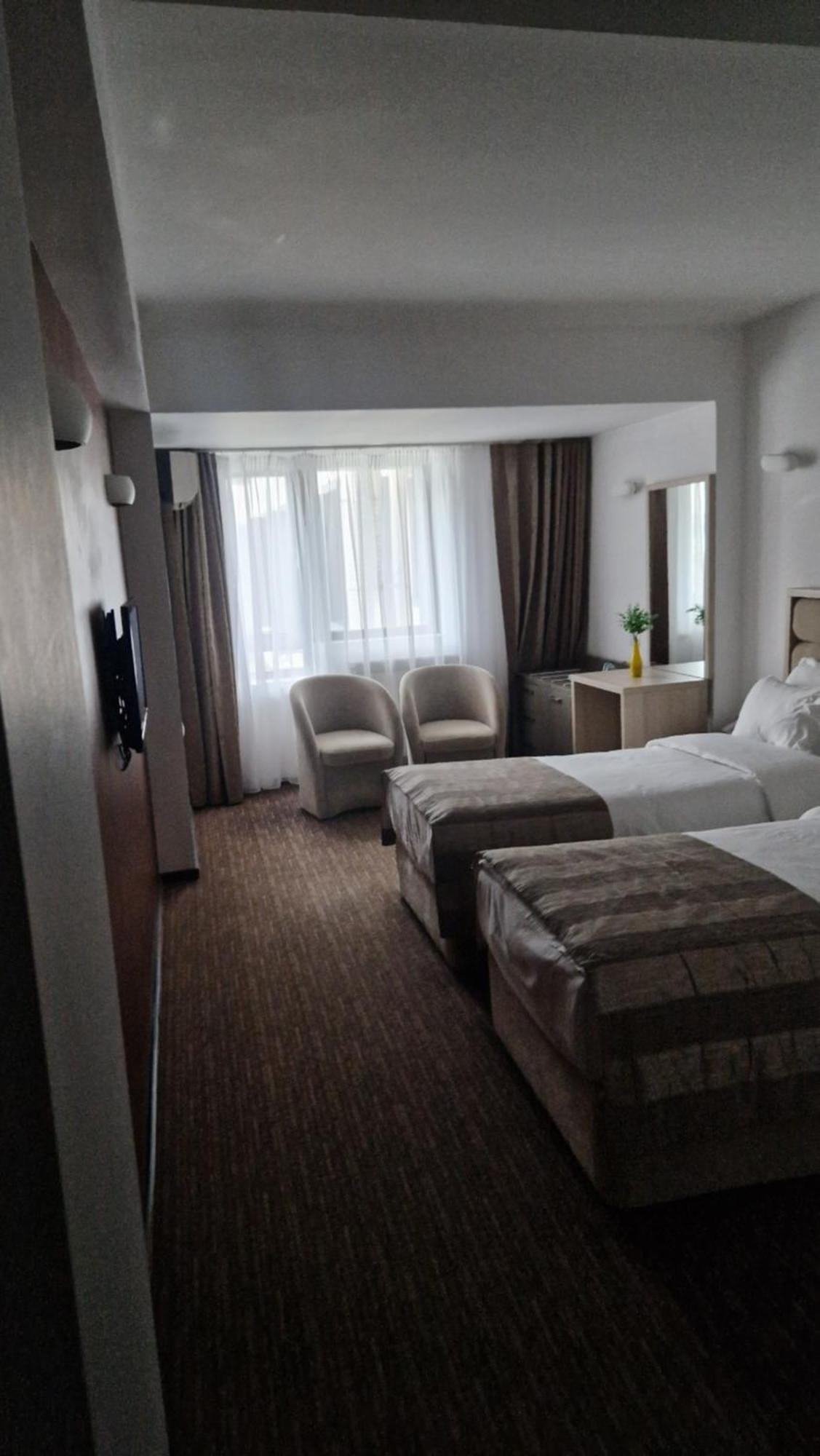 City Hotel & Lounge Σλάτινα Εξωτερικό φωτογραφία