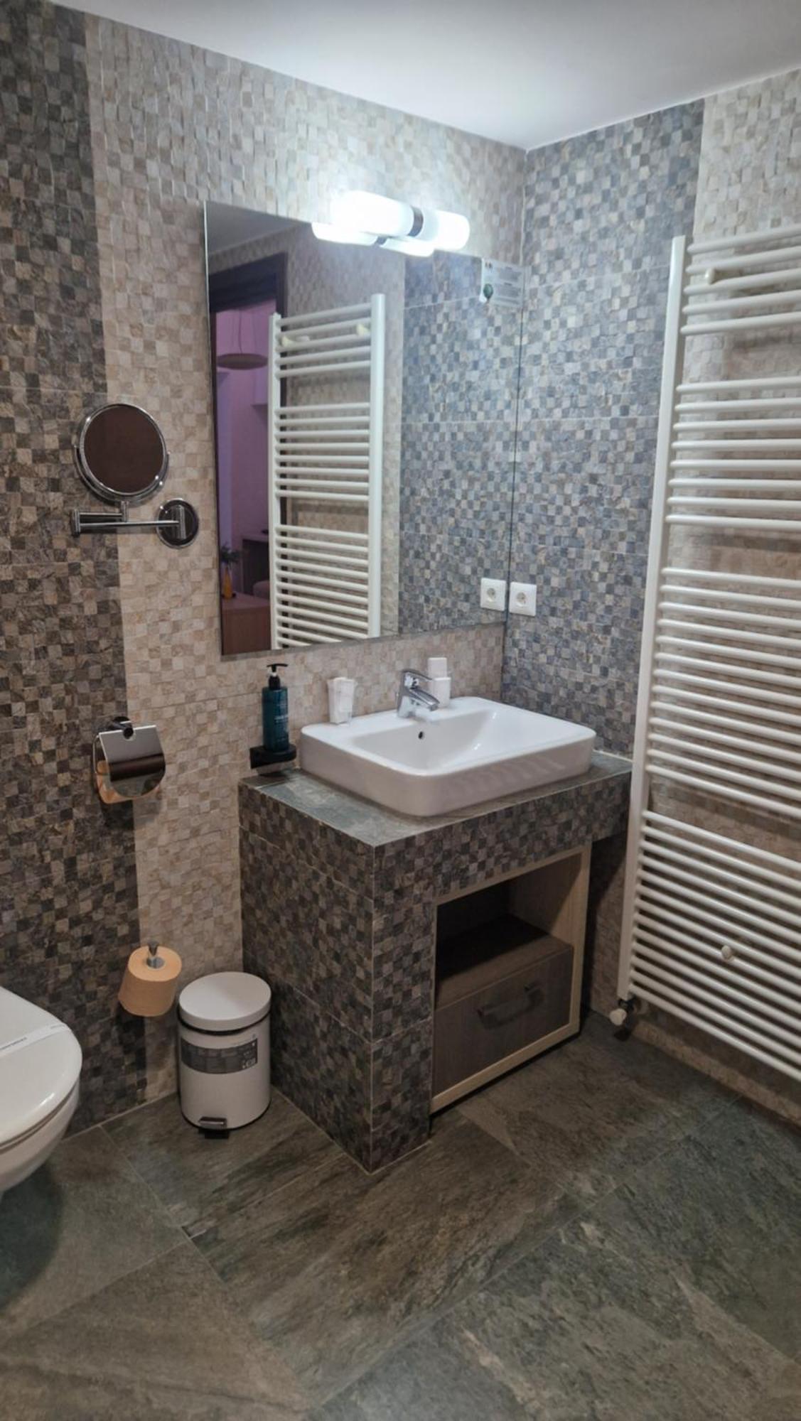 City Hotel & Lounge Σλάτινα Εξωτερικό φωτογραφία