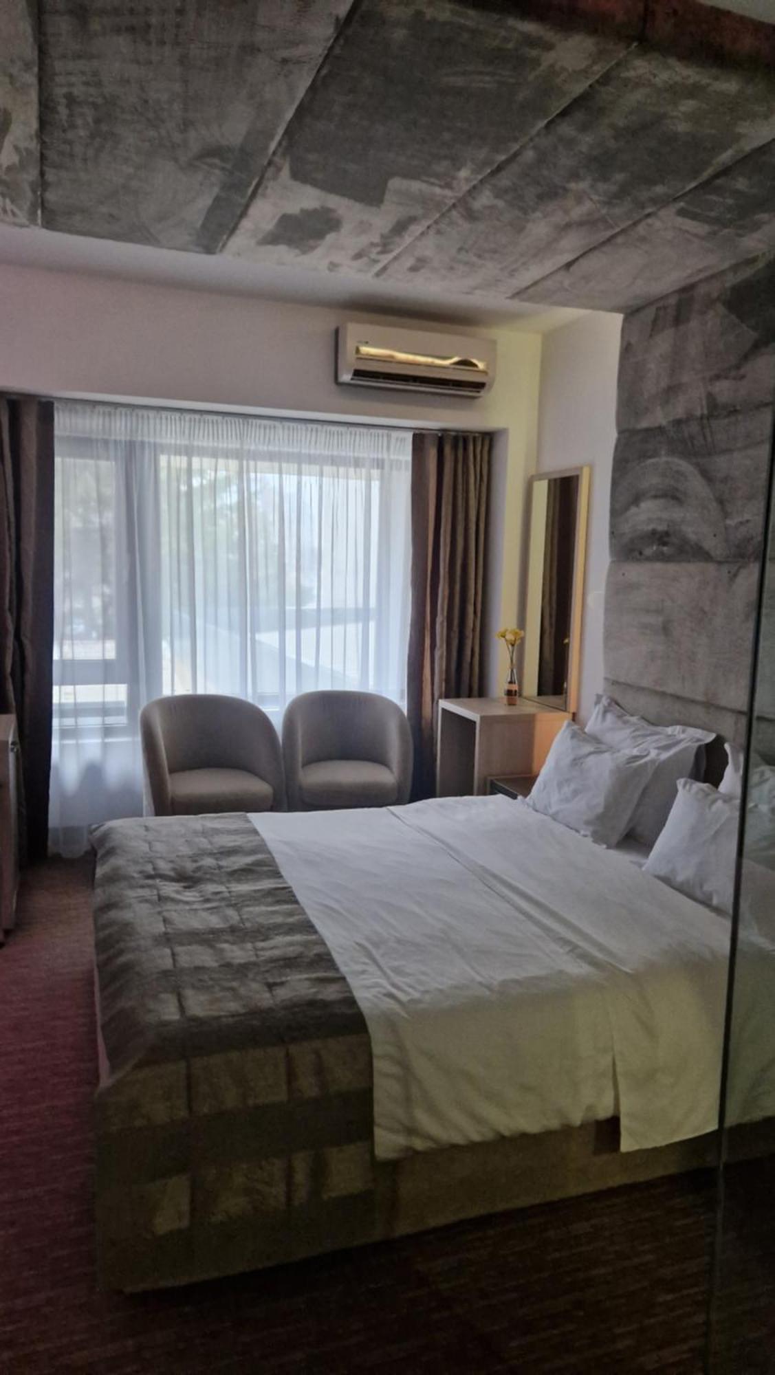 City Hotel & Lounge Σλάτινα Εξωτερικό φωτογραφία