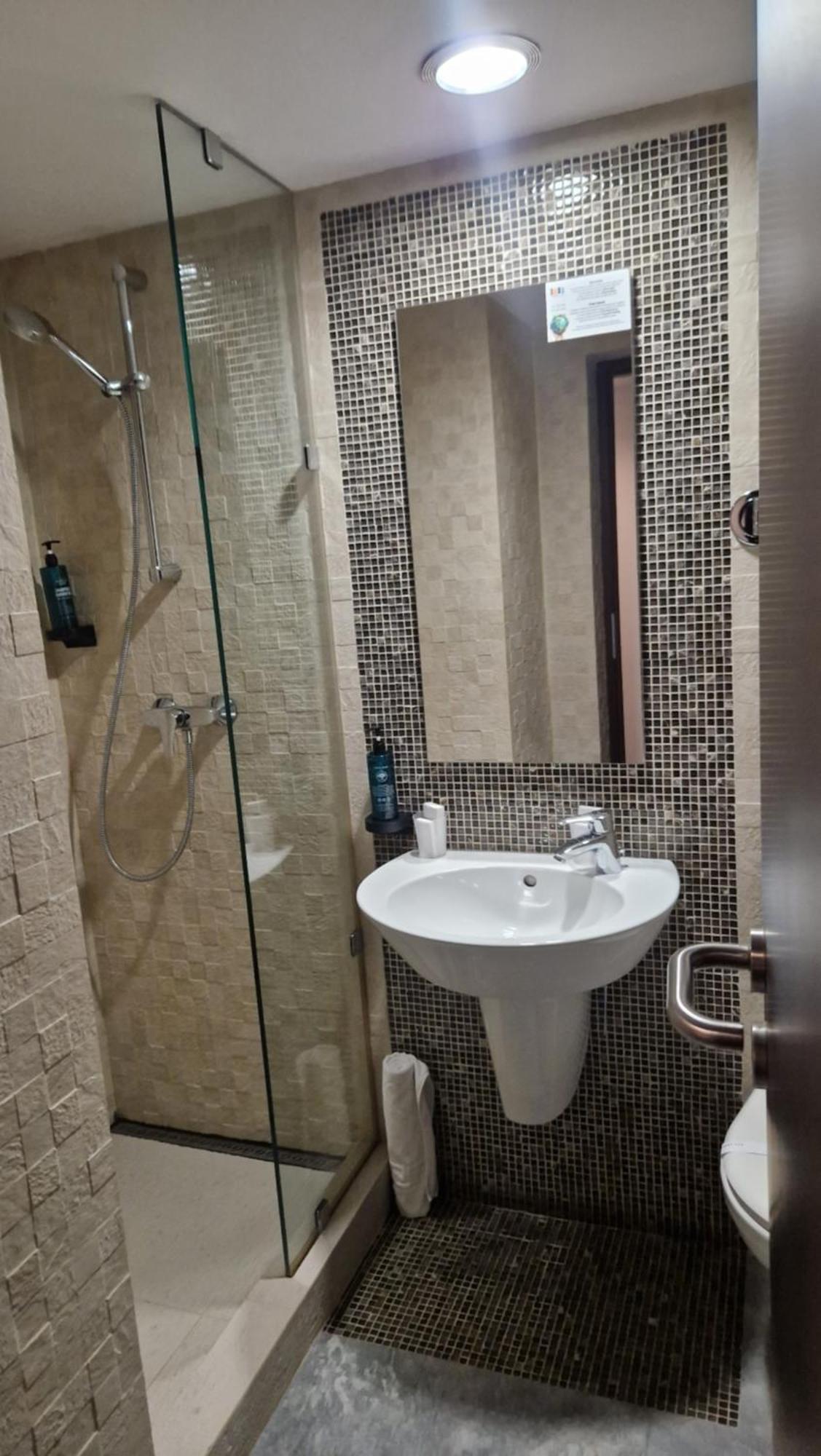 City Hotel & Lounge Σλάτινα Εξωτερικό φωτογραφία